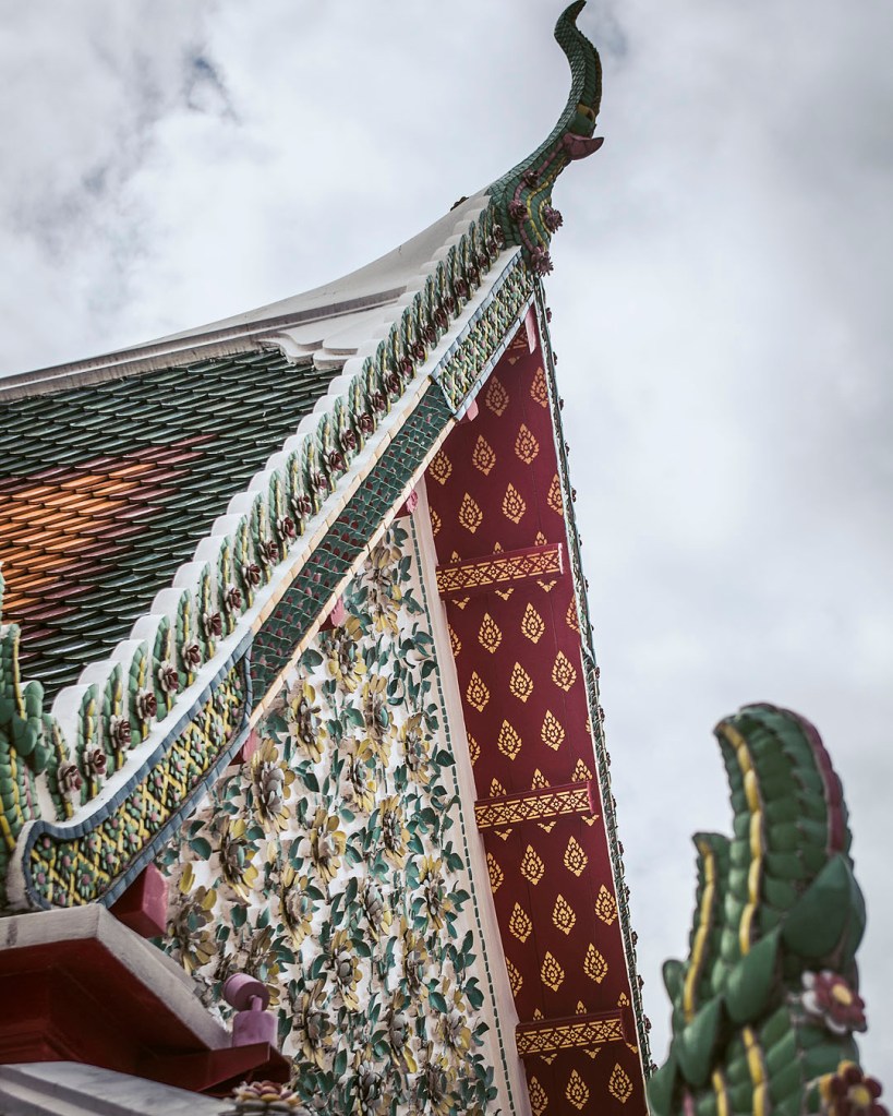 A colourful roof at Wat Pho