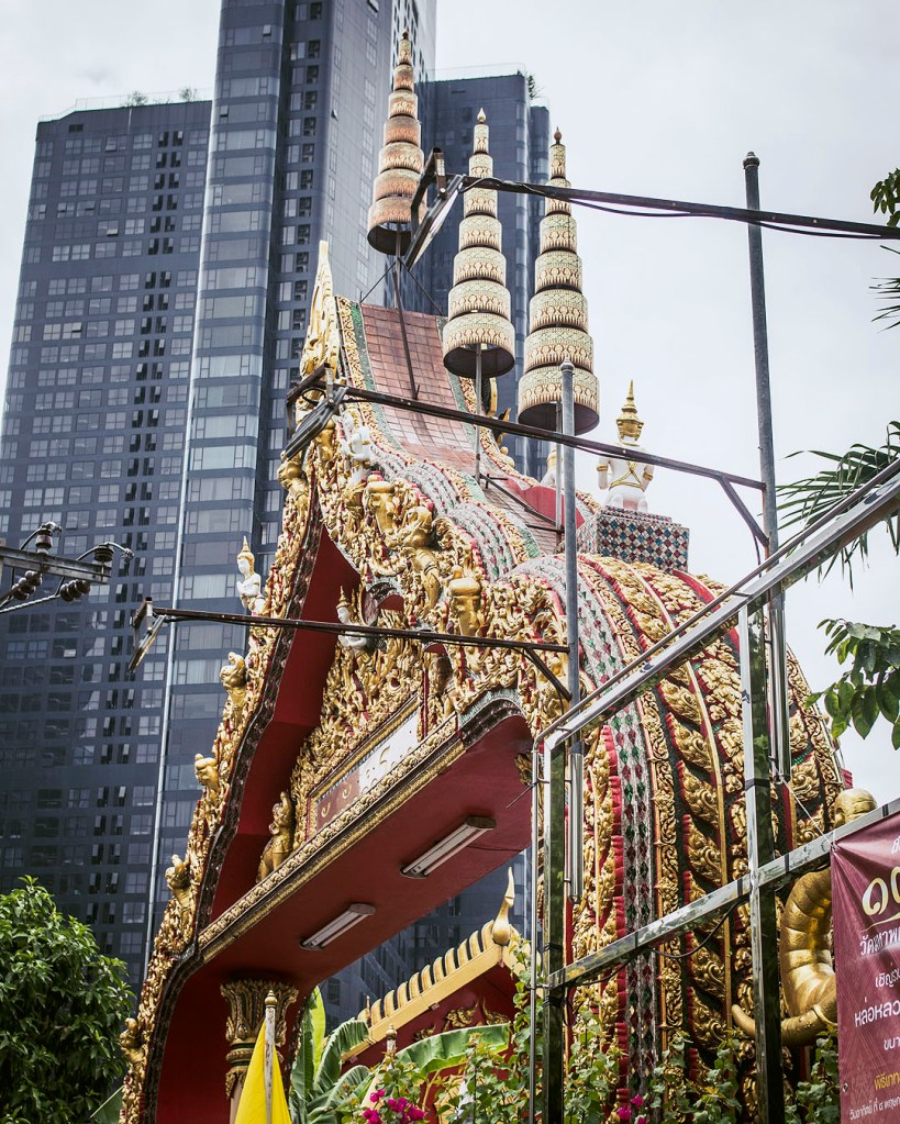 Traditional and modern architecture in Bangkok