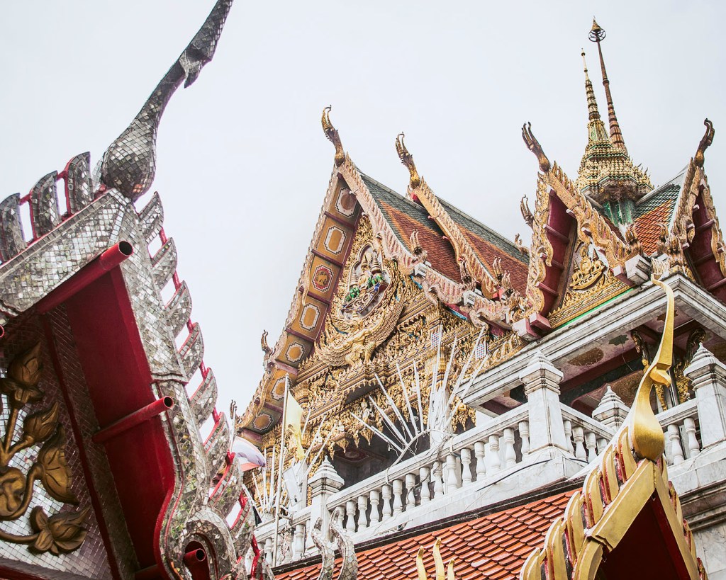 Roofs in the Wat Hua Lamphong temple complex
