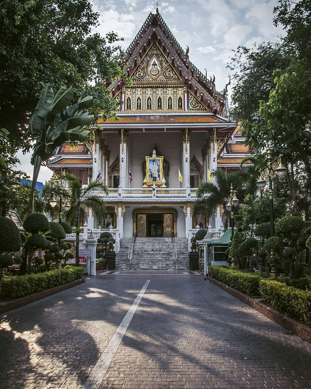 A road leading to Wat Samphanthawong (Wat Ko), a temple in Bangkok's Chinatown.