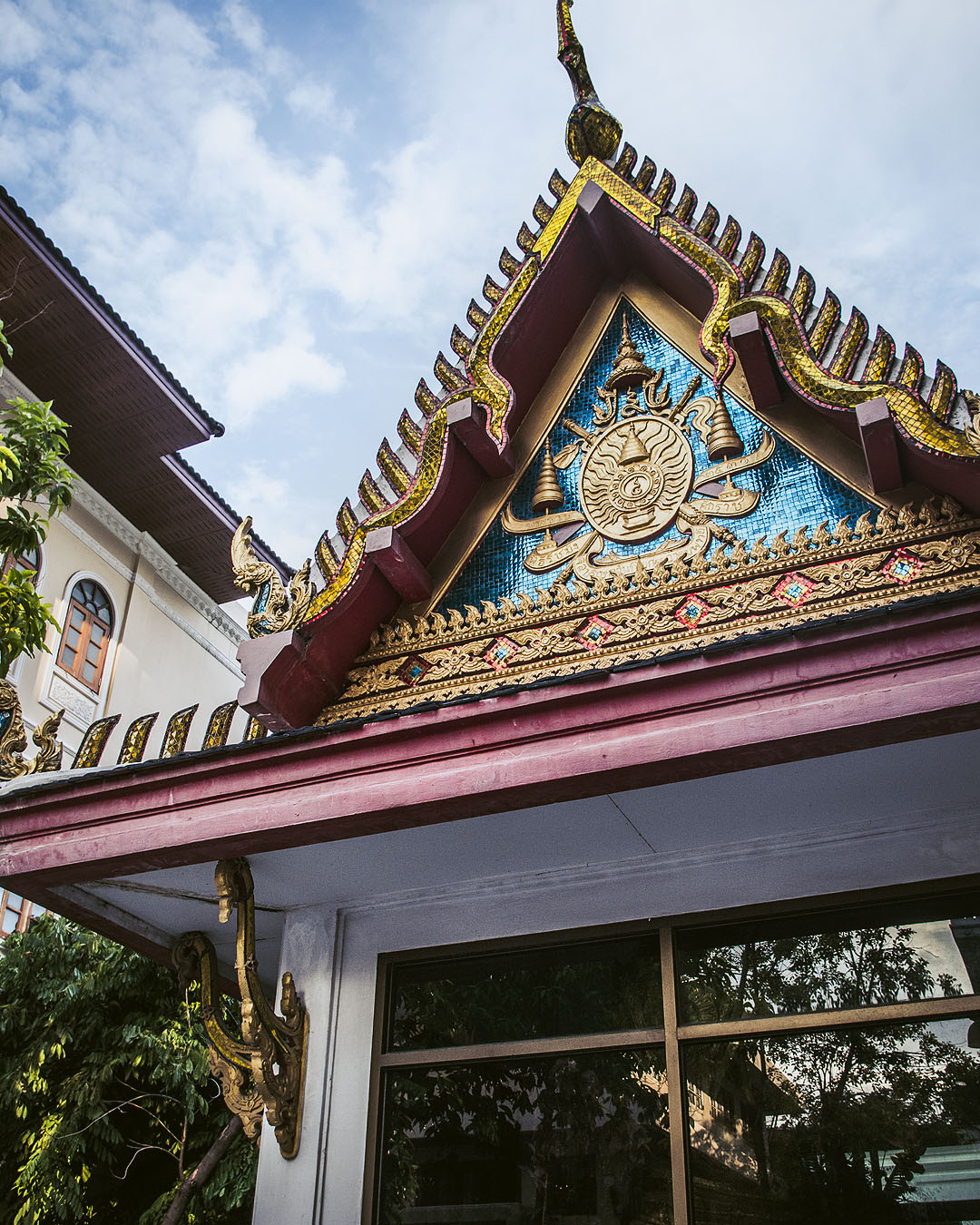 A building in the grounds of Wat Samphanthawong.