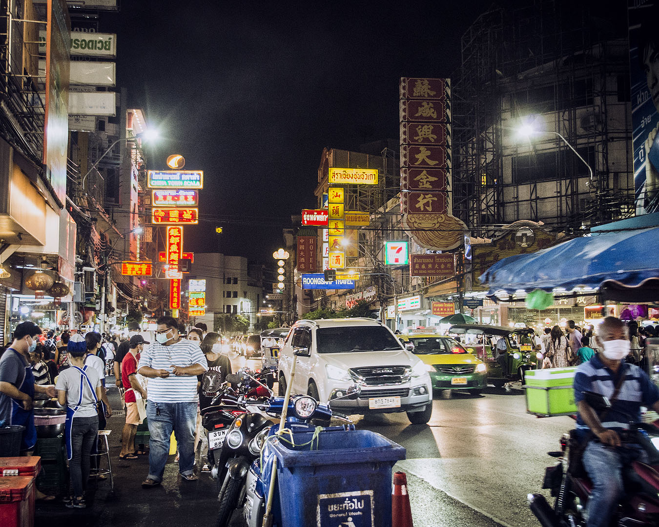 Cars and signs on Yaoworat Road at night.