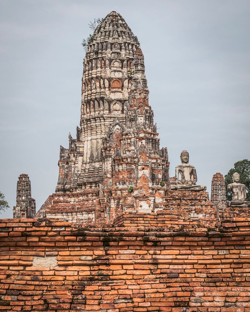 Ruined chedi and Buddha statues at Wat Chaiwatthanaram in Ayutthaya, Thailand.