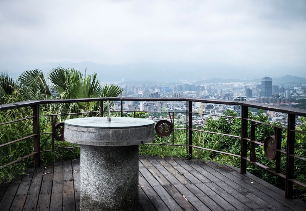 The photography platform at the peak of Tiger Mountain, looking out over Taipei.