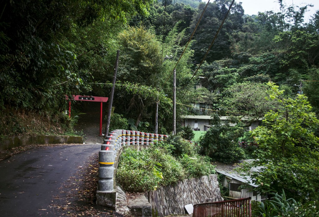 A road in the mountains in Taipei.